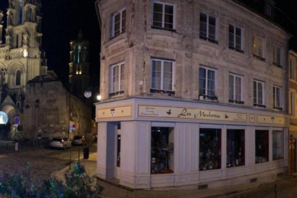 Laon :   Suite privée au pied de la Cathédrale  Esterno foto