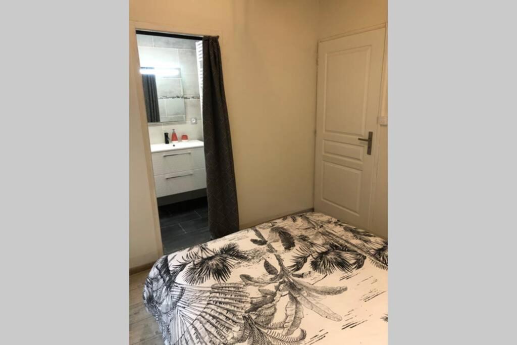 Laon :   Suite privée au pied de la Cathédrale  Esterno foto