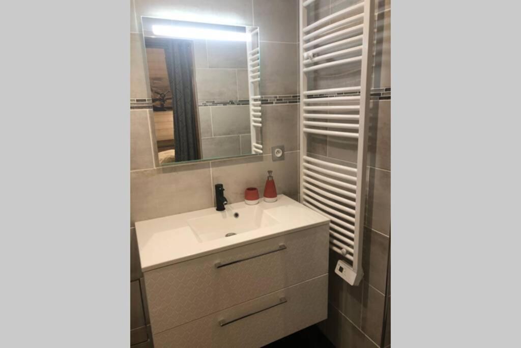 Laon :   Suite privée au pied de la Cathédrale  Esterno foto